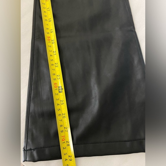 NWT GAP 70s high rise flares in vegan black leather- 6P - Picture 12 of 14